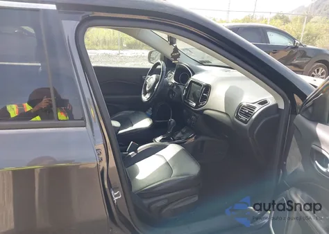 2020 Jeep Compass Limited 4X4 из США, поврежденный, VIN 3C4NJDCB2LT166597